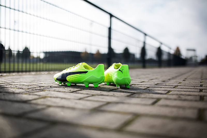 17ss_social_ts_pumafootball_q1_evospeed_05