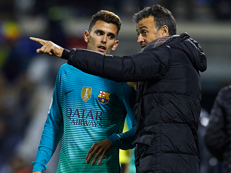 指示を出すルイス・エンリケ監督（右）　[写真]＝Getty Images