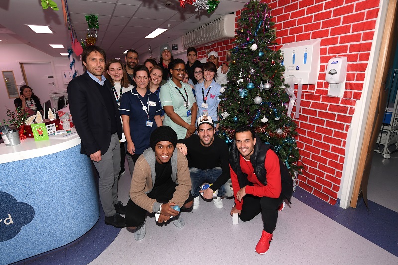 病院を訪れたチェルシーの選手ら [写真]＝Getty Images