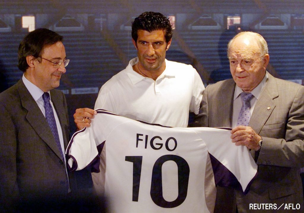 FIGO HOLDS REAL MADRID SHIRT WITH CLUB PRESIDENT AND ALFREDO DI´STEFANO