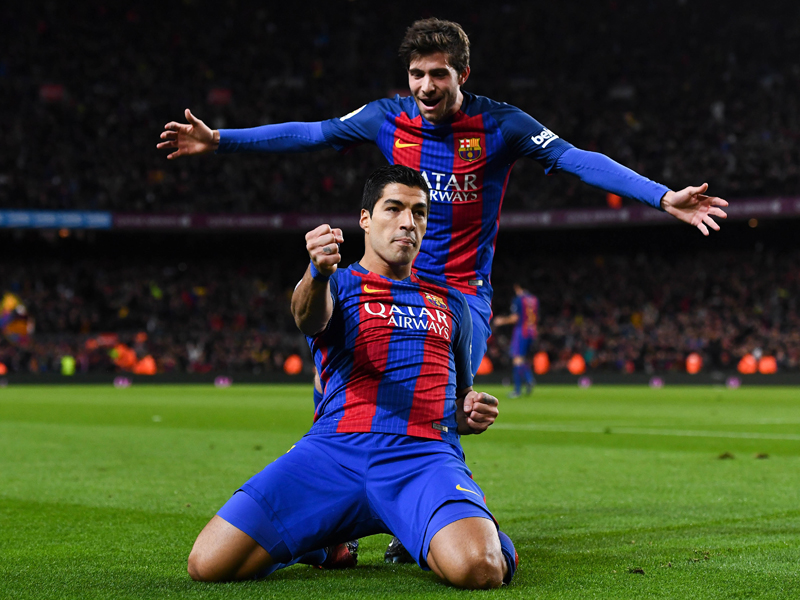 鮮やかなボレーで先制ゴールを決めたスアレス（手前）　[写真]＝Getty Images