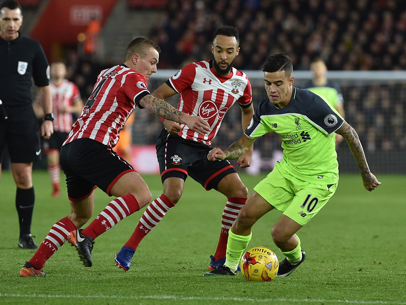 途中出場で復帰を果たしたリヴァプールのコウチーニョ（右）　[写真]＝Liverpool FC via Getty Images