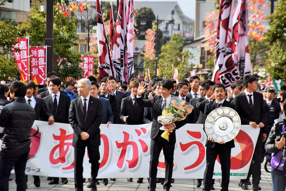 二冠の鹿島、1万5000人の前で優勝パレード＆報告会　必勝祈願で今季全タイトル狙う