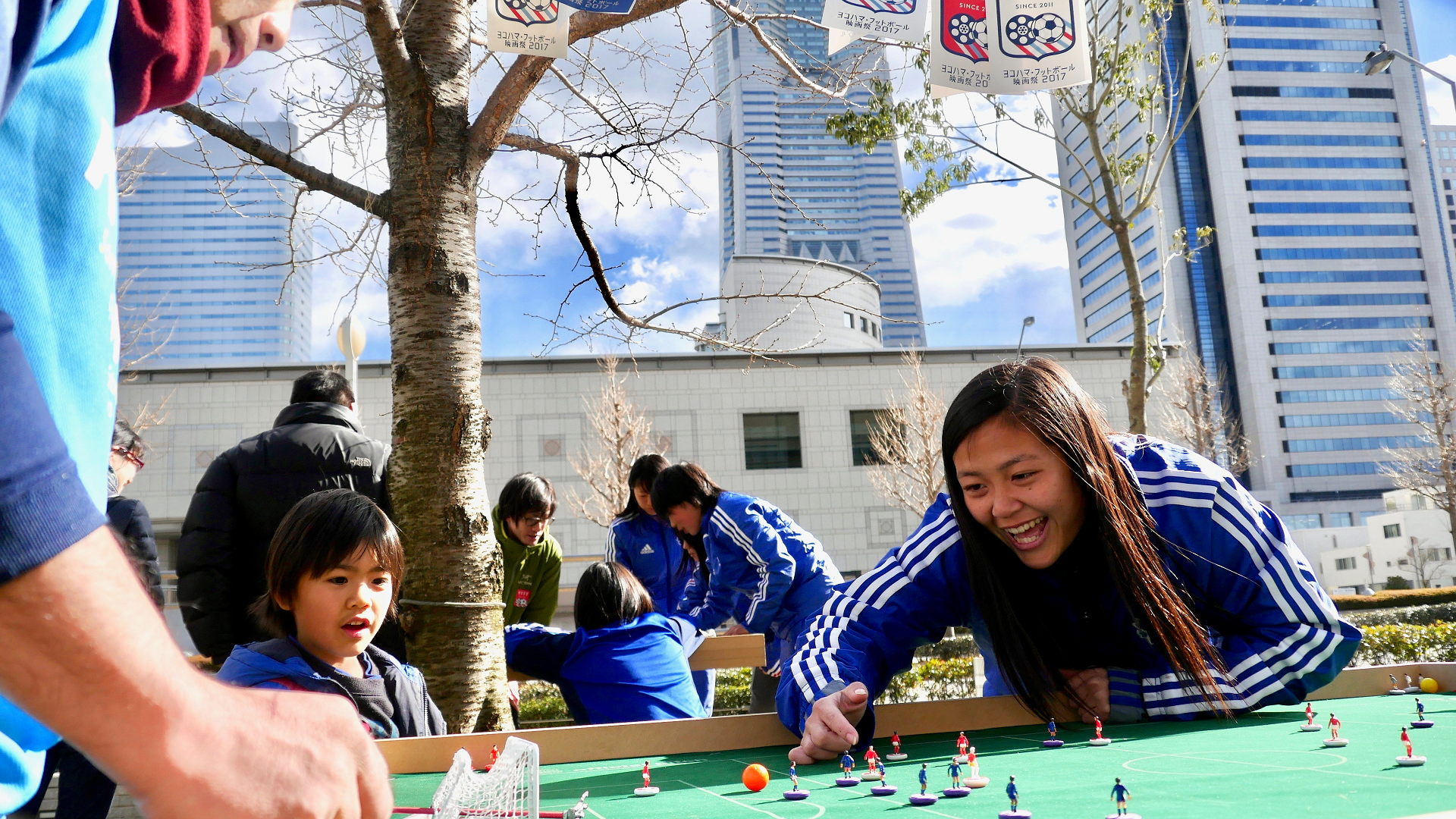 おはじきサッカー「ヨコハマ・フットボール映画祭」でイベント実施、女子サッカー選手も参加