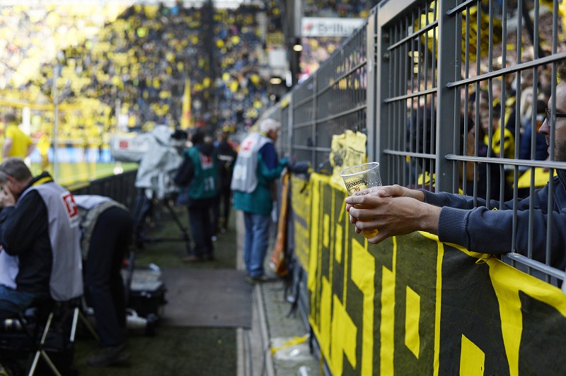 A View Of DORTMUND 　罵声、ビール、カップ、 時々、ライター。