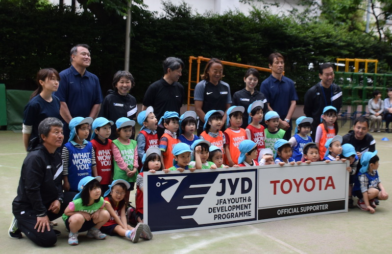 JFAとトヨタがJYDパートナーシップ契約…全国の幼稚園・保育園でサッカー巡回指導実施へ