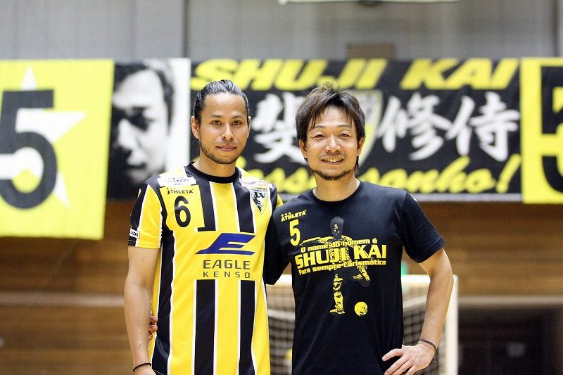 フットサルブラジル代表ファルカン直筆サインと甲斐修侍直筆サイン フットサルブラジル代表ファルカン直筆サインと甲斐修侍直筆サイン