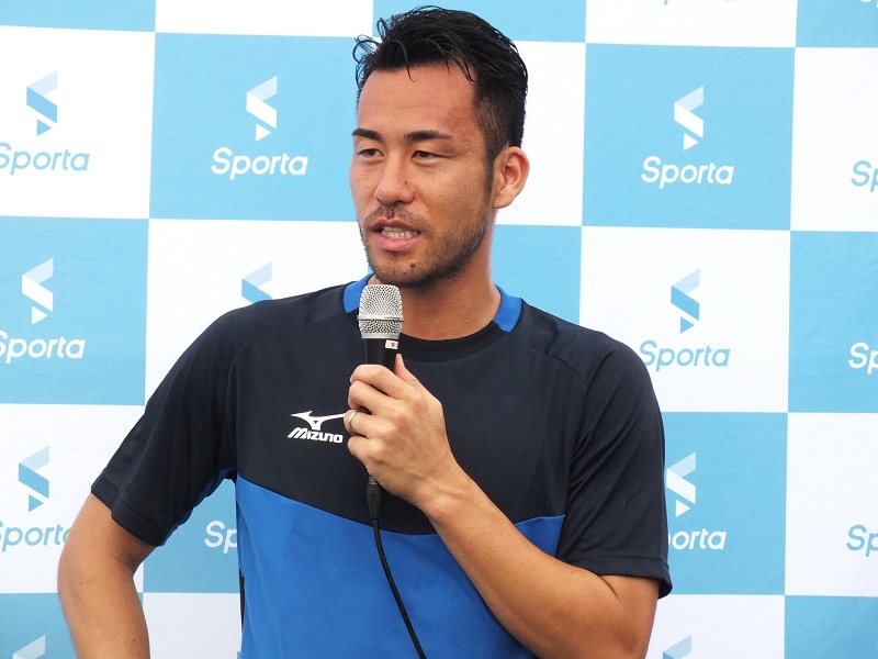 「みんなの憧れでいられるように」…サッカースクールに臨んだ吉田麻也、子どもたちに活躍を誓う