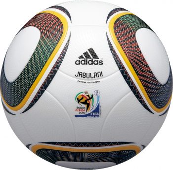 名場面はサッカーボールとともに…写真で振り返るワールドカップ歴代公式試合球 | サッカーキング