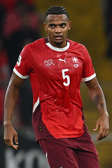 マヌエル・アカンジ（スイス代表）のプロフィール画像