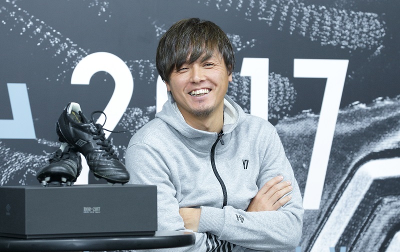 限定20足のスパイク購入者と触れ合った遠藤保仁…プロ生活20年の秘訣を語る