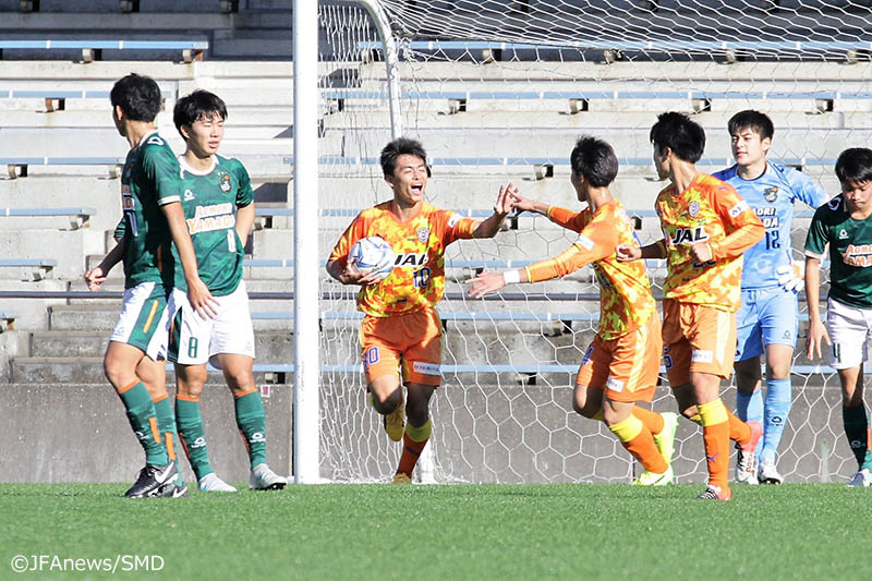 清水エスパルスユースと青森山田高校の一戦は、4－4の打ち合いとなった