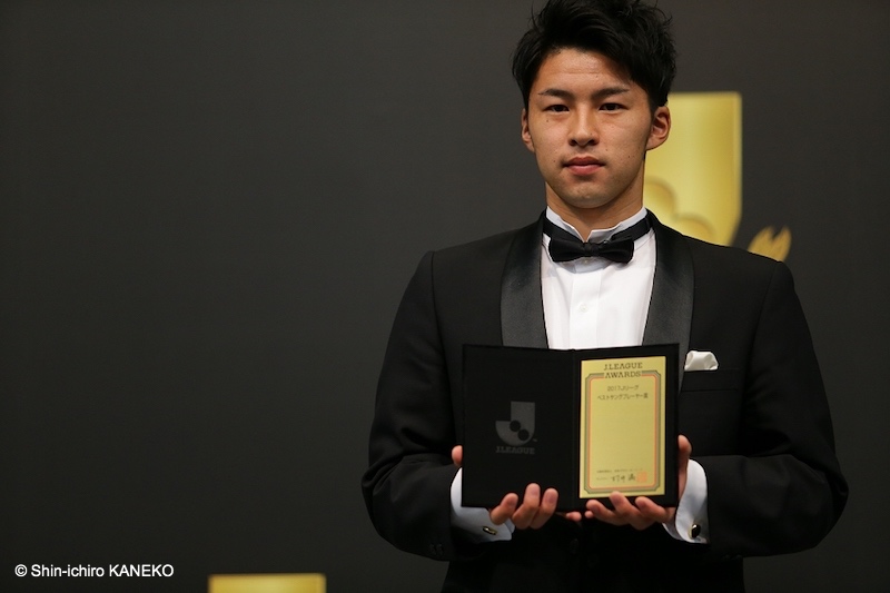 ベストヤングプレーヤー賞は柏の中山が受賞 本当にビックリしました サッカーキング