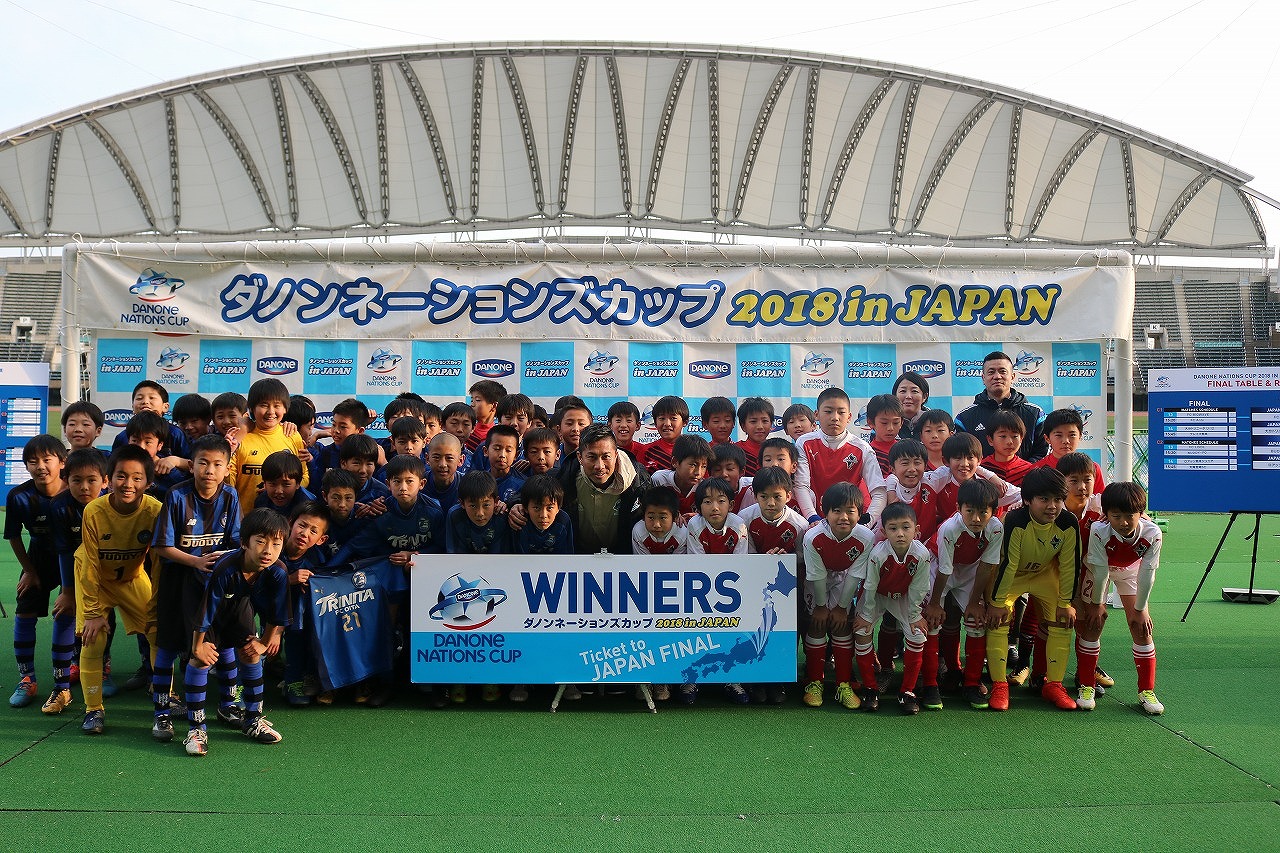 ダノンネーションズカップ 日本予選の熊本大会が開催 大会アンバサダー前園真聖氏が来場し 参加チームにエールを送る サッカーキング