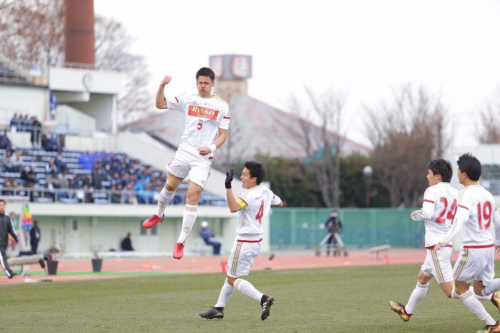関川郁万