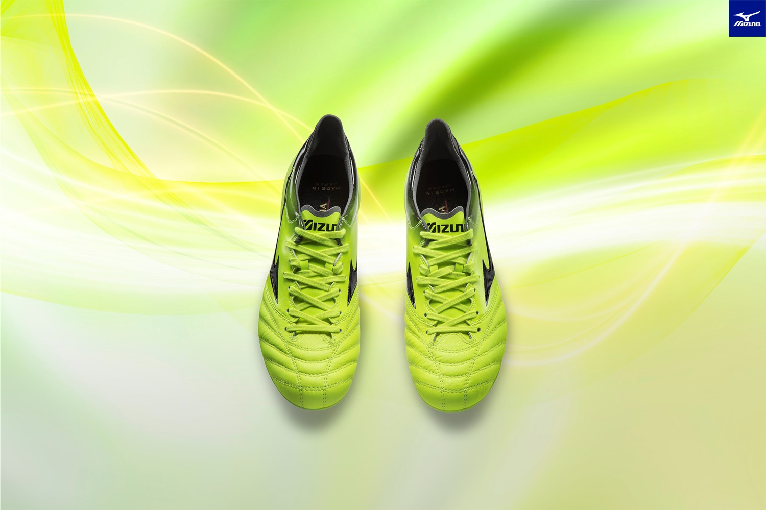 新色はロシアへの思いを込めた イエロー レビュラ モレリアに イエローオーロラカラー が誕生 サッカーキング