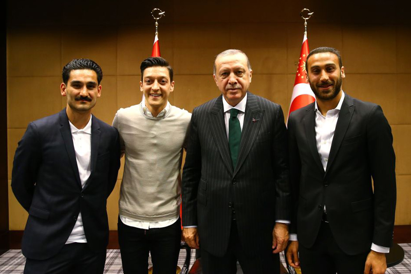 エジルらがトルコ大統領を表敬訪問 ドイツ連盟会長は否定的見解示す サッカーキング