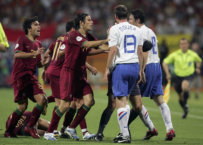 頭突き 踏みつけ 神の手 W杯で起きた忘れられない10の事件簿 サッカーキング