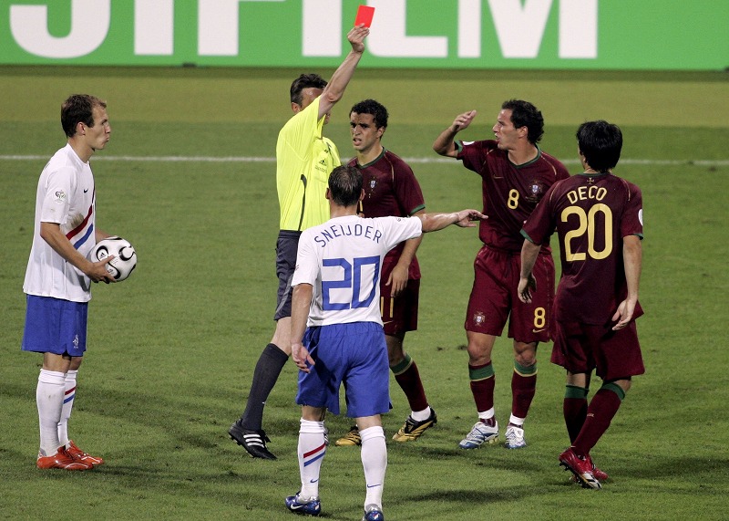 頭突き 踏みつけ 神の手 W杯で起きた忘れられない10の事件簿 サッカーキング