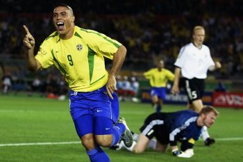 【コラム】王国が誇る“怪物”が脅威の8得点！　ブラジルが歴代最多5度目の頂点に輝く／2002年 日韓W杯