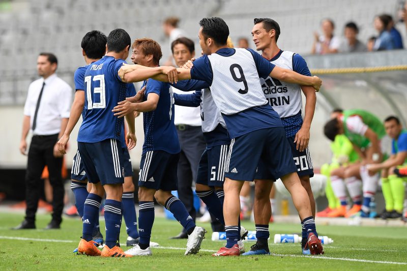 初勝利の西野監督は攻撃陣を高く評価…2得点の乾について「前半外しまくったので…」