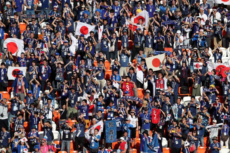 白星発進の日本 試合後はサポーターがゴミ拾い コロンビア紙が賛辞 サッカーキング