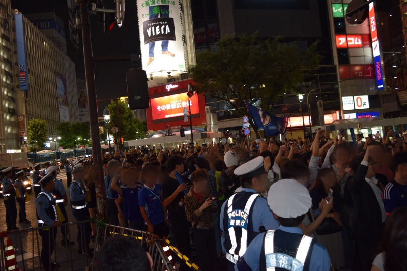 日本代表の勝利に渋谷は歓喜の渦！ “DJポリス”も出動で安全を呼び掛ける
