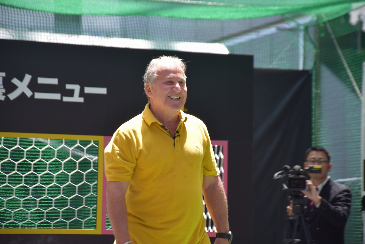 ジーコ、W杯優勝は当然ブラジル「決勝でドイツをメタメタに」　日本は16強を期待