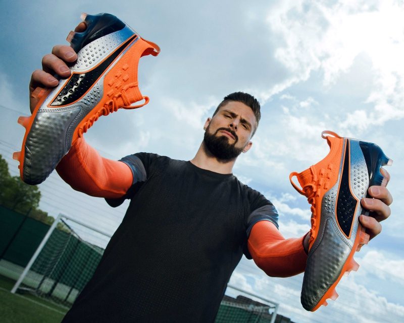 batch_18AW_PR_TS_Football_PUMAONE_Q3_Giroud_00551