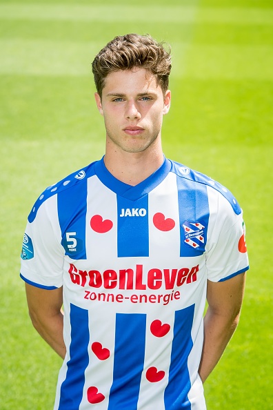 キク・ピーリーの写真