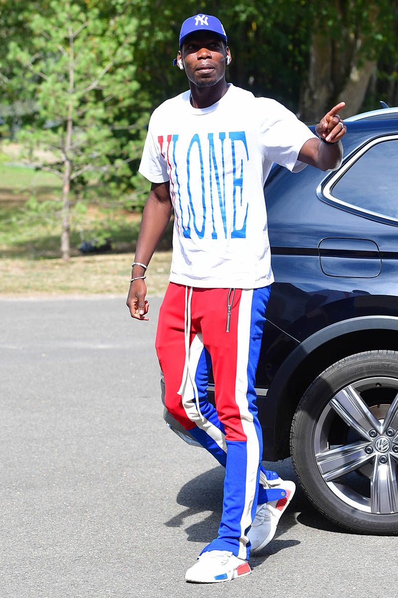 France Soccer Team - Team arrival