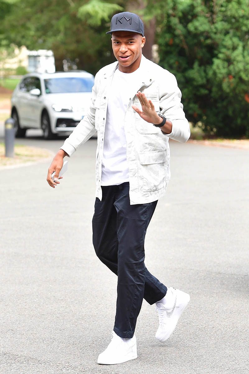 France Soccer Team - Team arrival