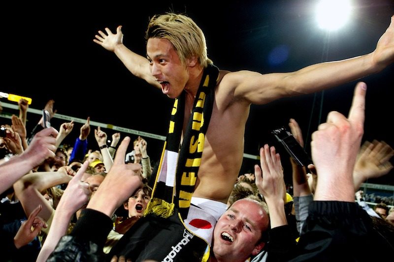 写真・2枚目】本田圭佑、古巣のスタジアム外壁に肖像画描かれる！ 歴代