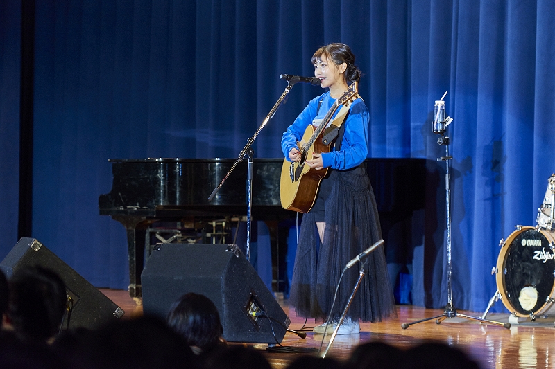 井上苑子がサプライズライブを開催…ミズノ部活応援宣言のキャンペーンで学校訪問