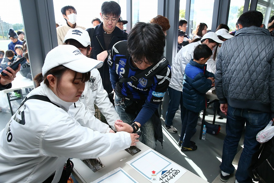 G大阪 チケット電子化へ実証実験 ウェアラブルデバイスで飲食やグッズ購入 アクティビティも サッカーキング