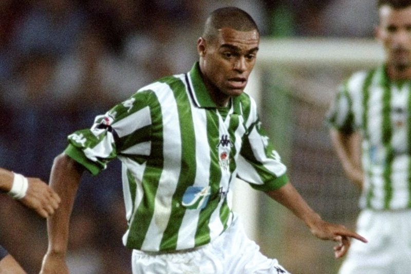 Denilson of Real Betis   Michael Reiziger of Barcelona