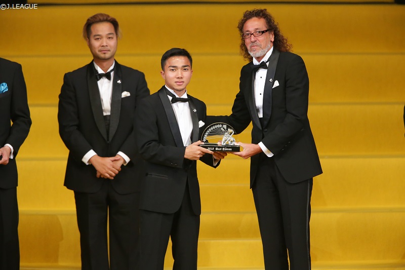 東南アジア出身選手では史上初！　ベスイレ受賞のチャナティップ「まさか自分が入れるとは」