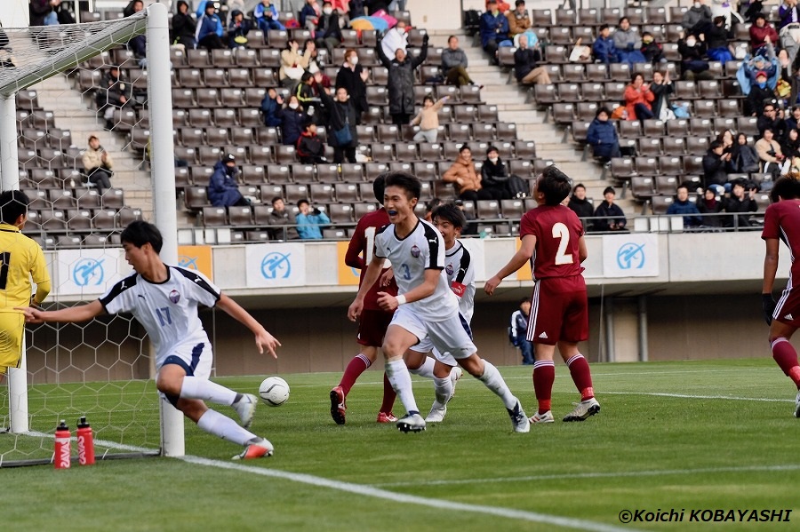 富山第一、土壇場の決勝ゴールは 今年のエースから来年のエースへのホットライン