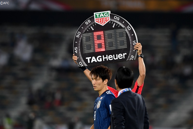 掲げるテーマは プレッシャーに負けるな サッカーは Heuer とともに サッカーキング