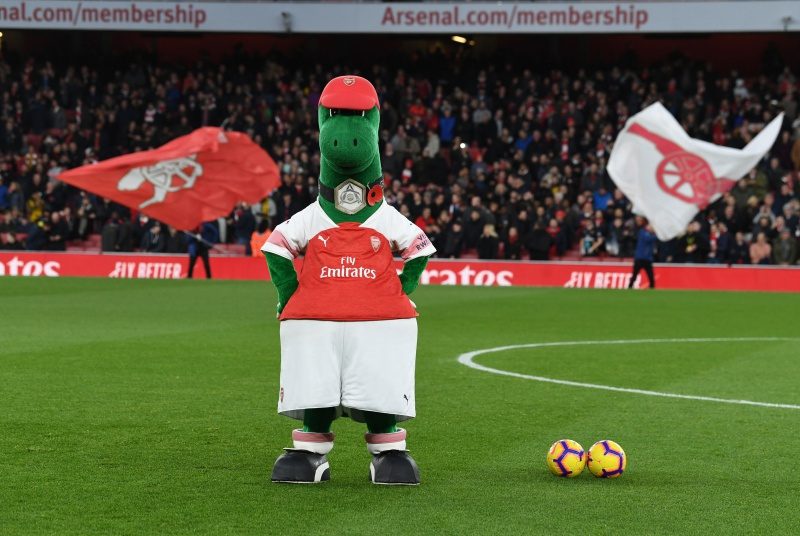 写真・6枚目】愛らしいものから“問題児”まで…海外クラブのマスコット