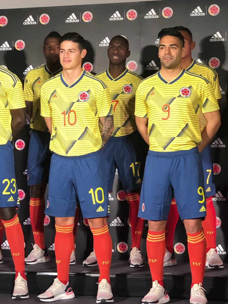 ハメス ファルカオが登場 コロンビア代表の新ユニフォームを公開 サッカーキング