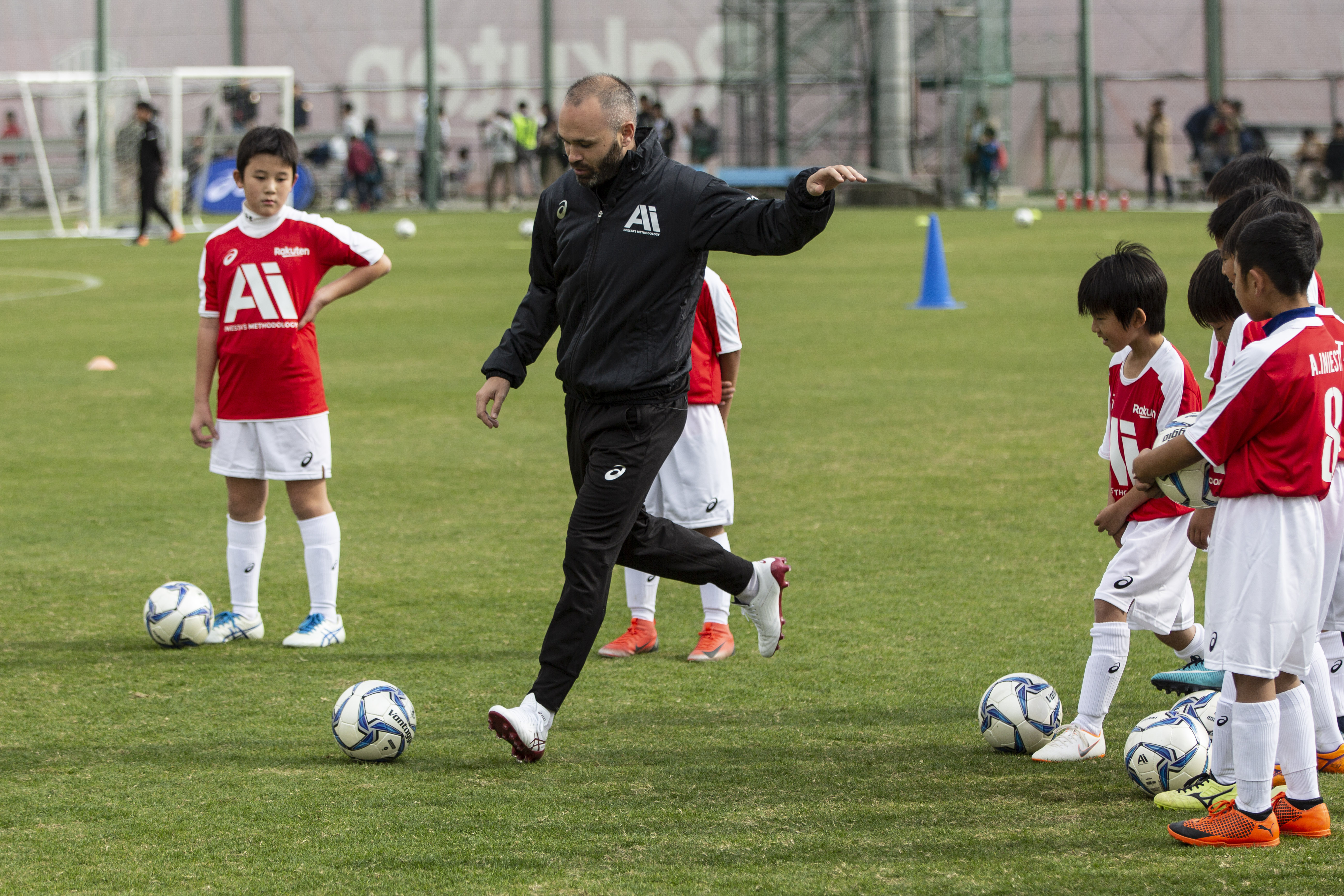 イニエスタの持つ独自理論を体系化した イニエスタ メソドロジー 日本でのスクール開校に向けて 志高きコーチ陣を募集開始 サッカーキング
