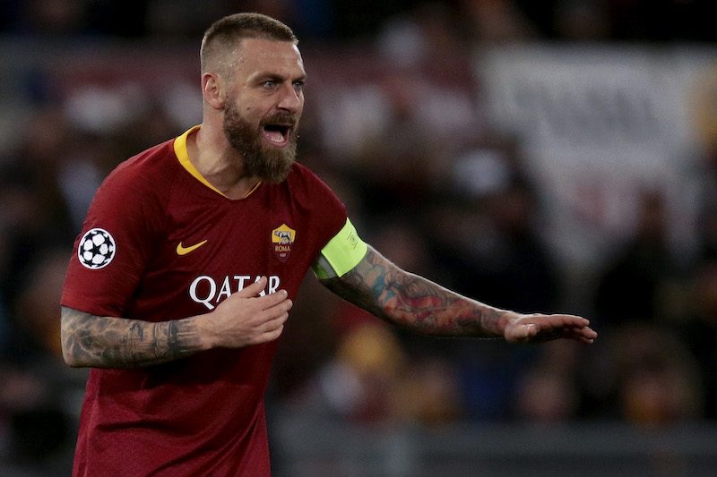 ダニエレ・デ・ロッシ　引退記念シャツ　ASローマ 誕生日のダニエレ・デ・ロッシ、祝福するローマに求めたプレゼントは