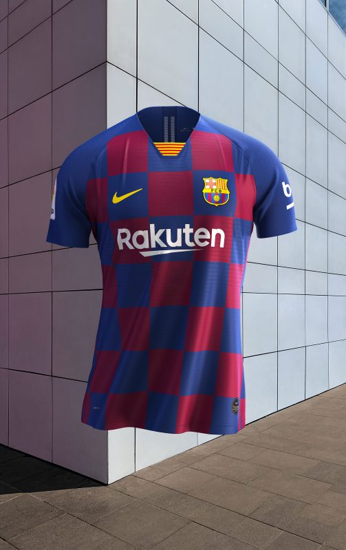 バルセロナが新ユニフォームを発表 デザインは縦縞からチェック柄に サッカーキング