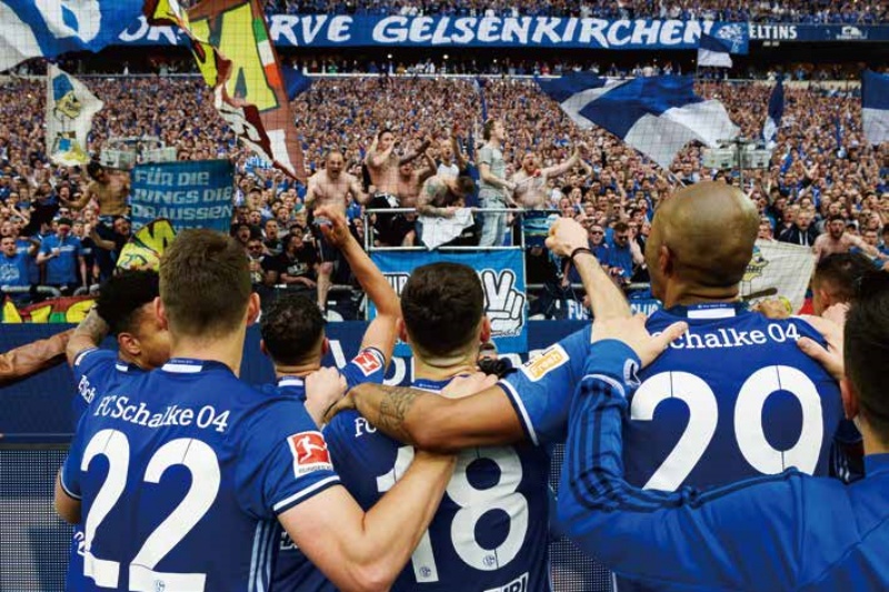 フォトグラファー・千葉格とライター・細江克弥が写真展『BACK-GROUND』を開催！　サッカー選手の“背中”から読み取る物語