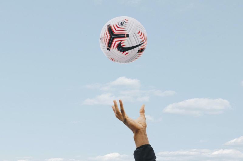 ナイキ プレミアリーグの新公式球を発表 新テクノロジーで超正確な飛行を実現 サッカーキング
