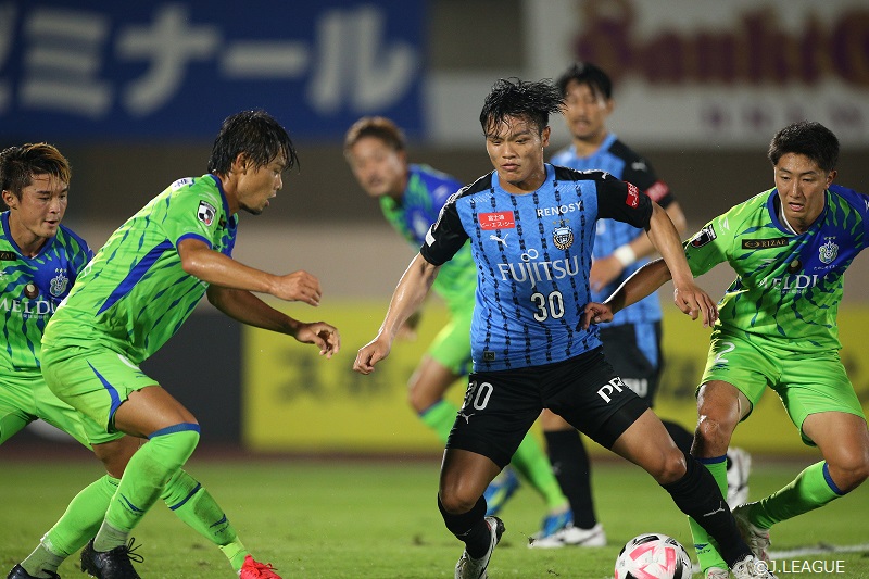 川崎が湘南下しリーグ7連勝！　大雨の中で小林悠のゴールを守り切る