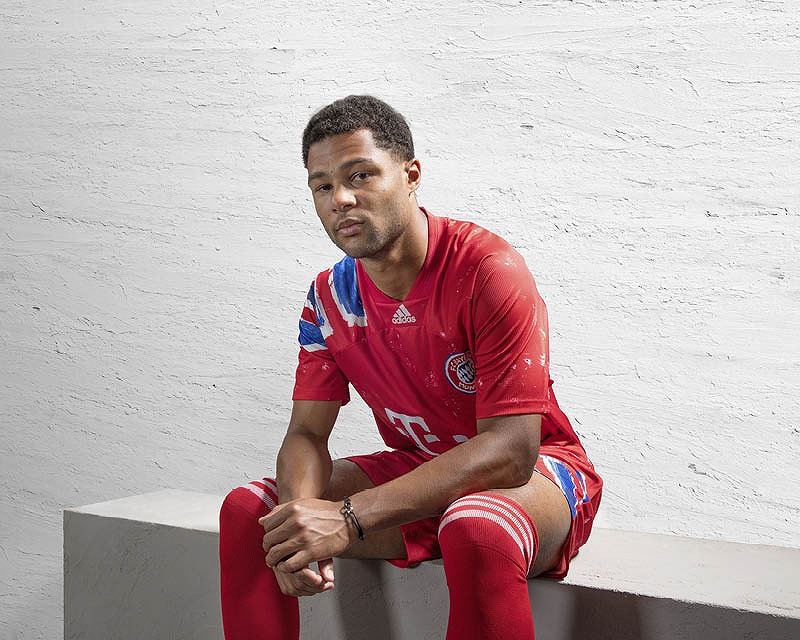 FW20_FOOTBALL_HUFC_ACLUBS_BAYERN_GNABRY_ADIDAS_0587