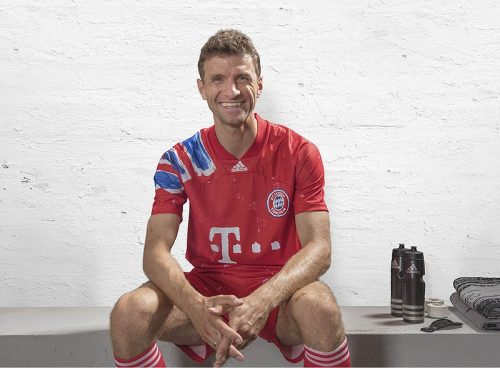 FW20_FOOTBALL_HUFC_ACLUBS_BAYERN_MUELLER_ADIDAS_0219