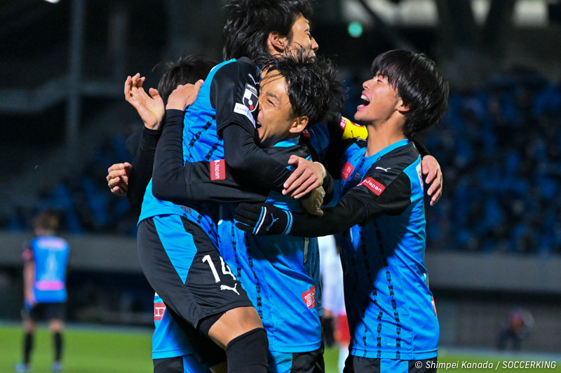 川崎F、中村憲剛のJ1等々力ラスト戦で逆転勝利！　三笘はルーキー最多得点数タイに並ぶ